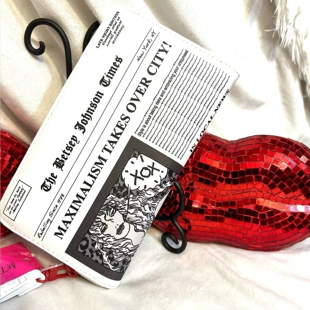 ❤️📰  Betsey Johnson 